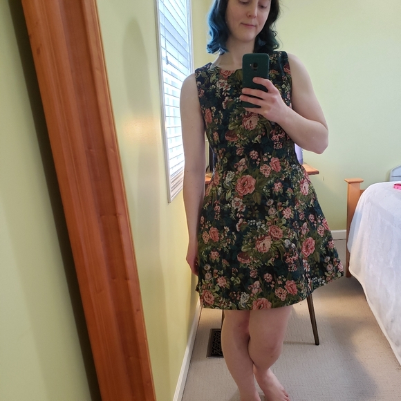 Pink Martini Vintage 60s Style Sleeveless Floral Tapestry Dress - Picture 4 of 14